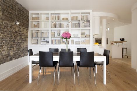 Andrea's Light & Spacious Wapping Home