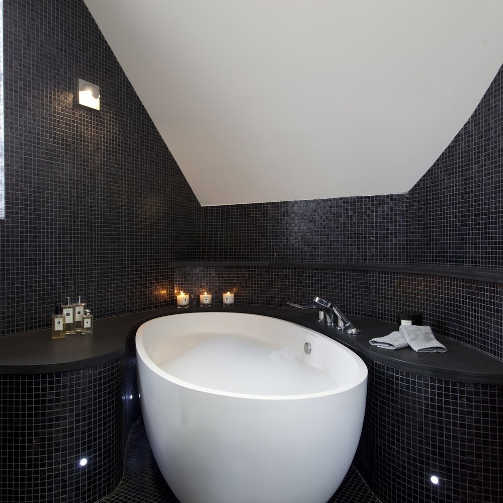 Luxury Bathroom. Cocooning Freestanding Bath. Black Mosaic Tiles.